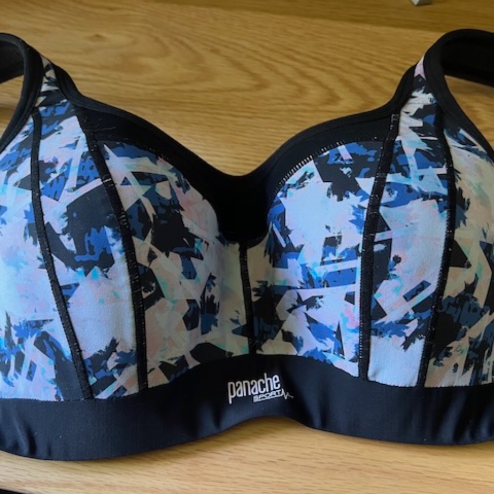 Panache Full-Busted Underwire Sports Bra 28F with magnetic clip